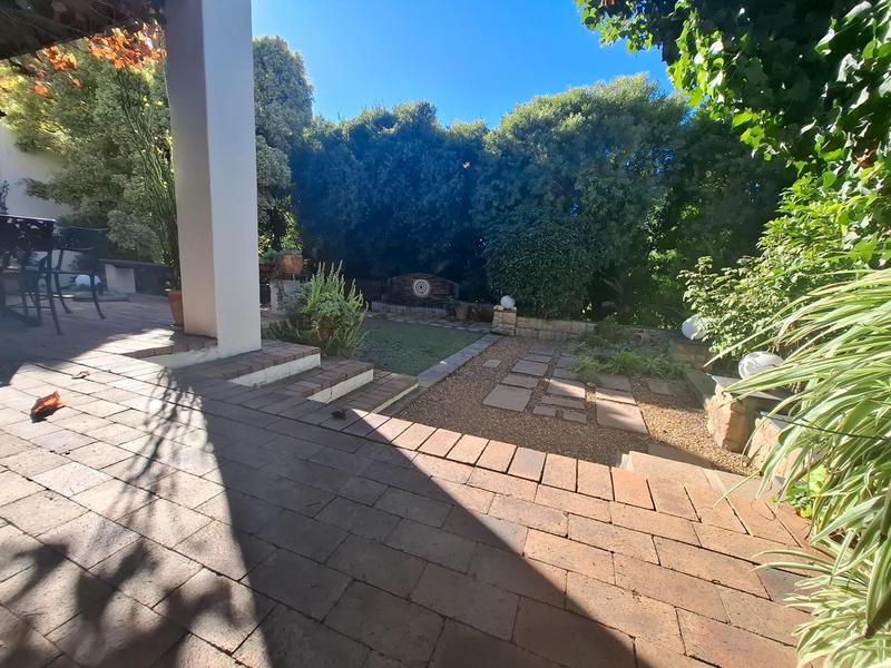 4 Bedroom Property for Sale in Paradyskloof Western Cape